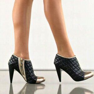 Vince Camuto Quilted Leather Booties Black/Gold Size 6